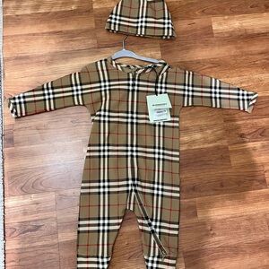 Burberry Baby CLAUDE CHK SET with hat